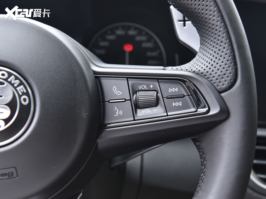 2022Giulia~ 2.0T 280HP Veloce ِ