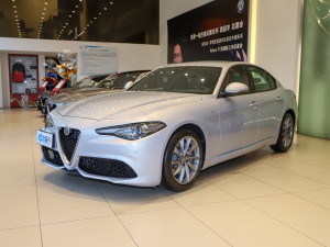 2022款2.0T 280HP Ti 驾控版 左前45度