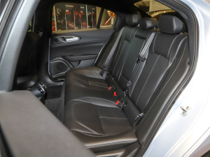 2022款2.0T 280HP Ti 驾控版 后排座椅