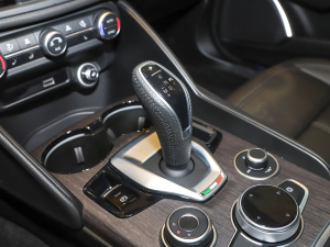 2022款2.0T 280HP Ti 驾控版 换挡杆