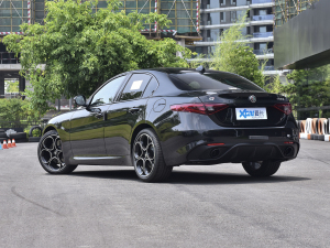 2022款2.0T 280HP Veloce 赛道版 左后45度