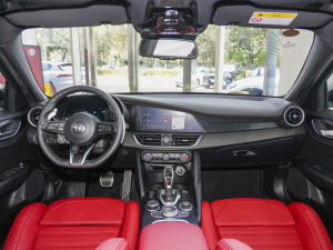 2023款2.0T 280HP 纵擎版 内饰全景