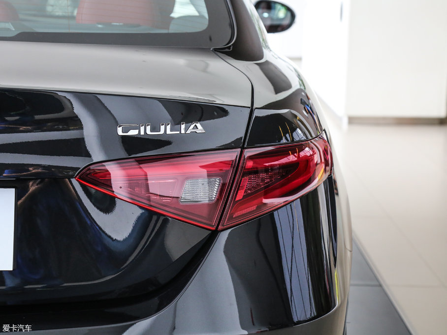 2017Giulia~ 200HP Ӣ