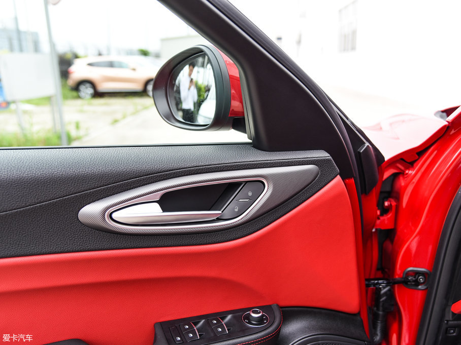 2017Giulia~ 280HP A\Ӱ