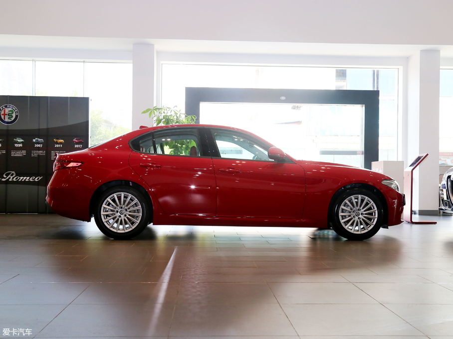 2017Giulia~ 200HP Ӣ