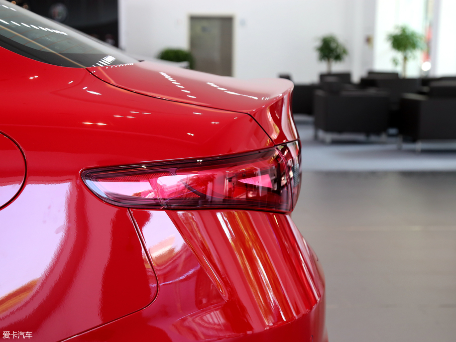 2017Giulia~ 200HP Ӣ