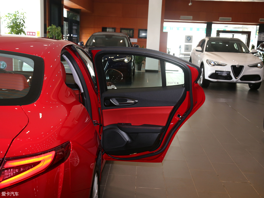 2017Giulia~ 200HP Ӣ