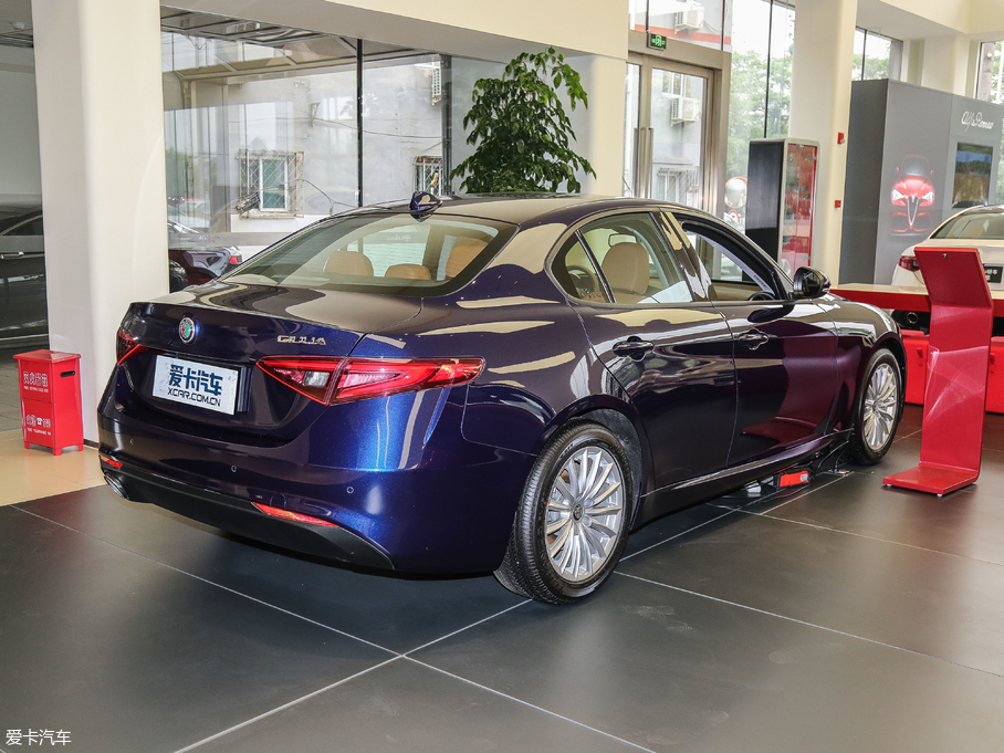 2017Giulia~ 200HP Ӣ