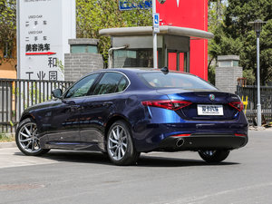 2017款200HP 豪华版 左后45度
