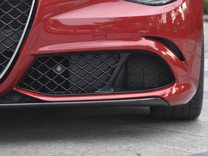 2017款QV 510HP 四叶草版 前雾灯