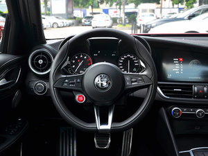 2017款QV 510HP 四叶草版 方向盘