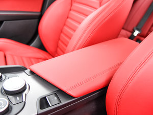 2017款280HP 豪华运动版 中央扶手箱