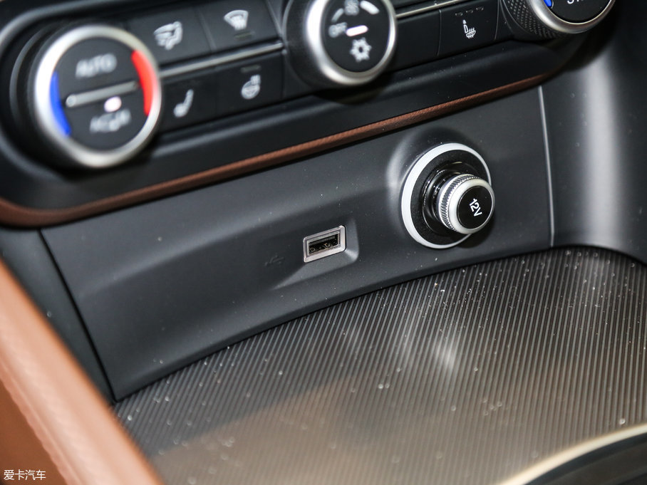 2017Stelvio˹̹S 200HP Ӣ