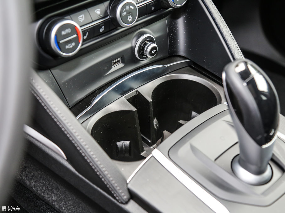 2017Stelvio˹̹S 200HP Ӣ