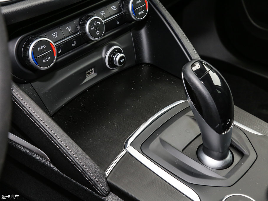 2017Stelvio˹̹S 200HP Ӣ