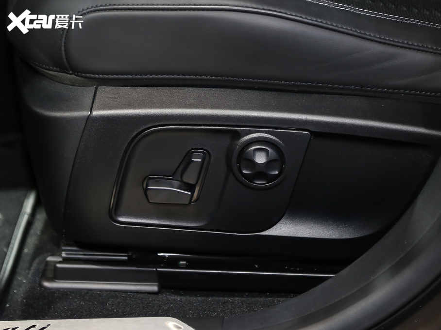 2020Levante 3.0T ၆