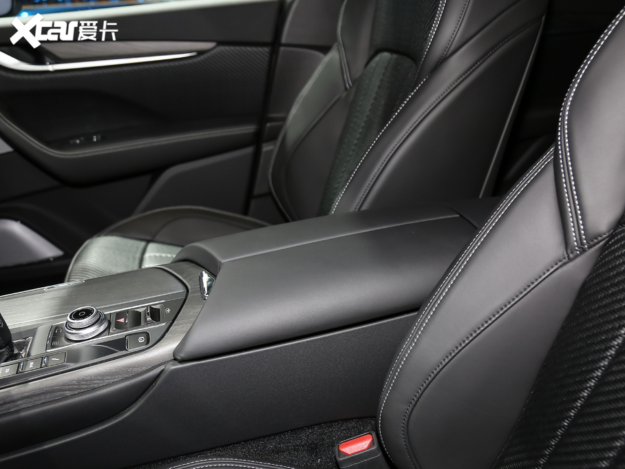 2020Levante 3.0T ၆