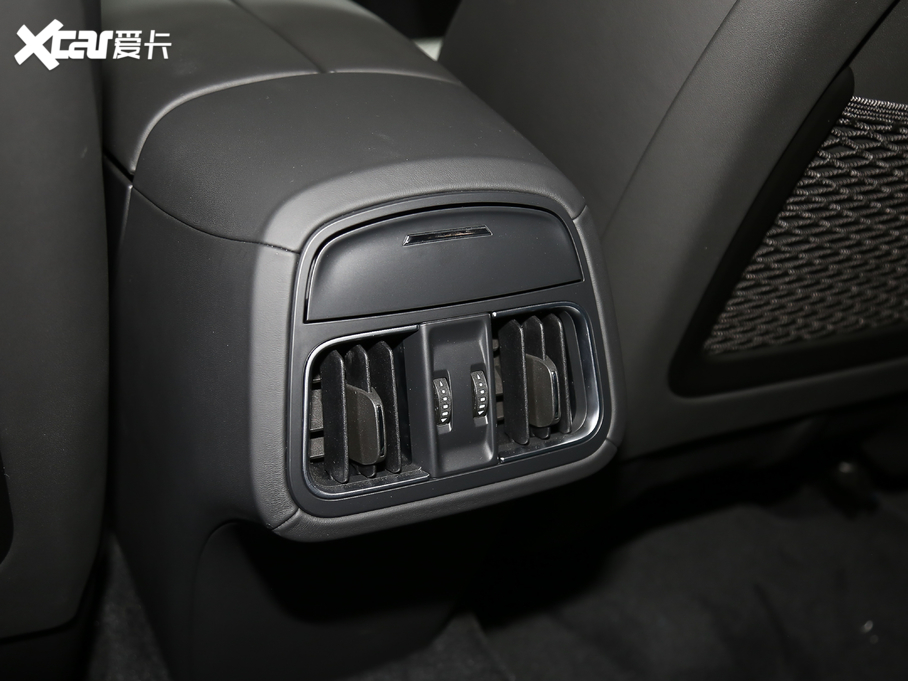 2020Levante 3.0T ၆