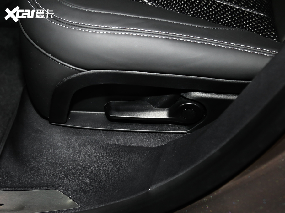 2020Levante 3.0T ၆