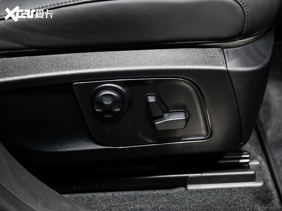 2020Levante 3.0T ၆