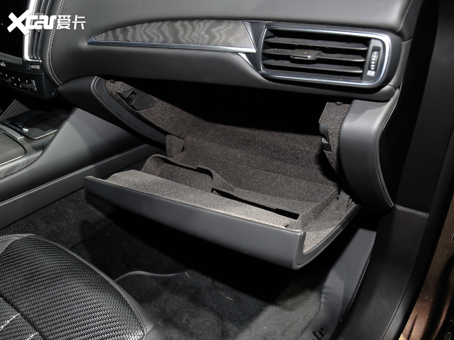 2020Levante 3.0T ၆