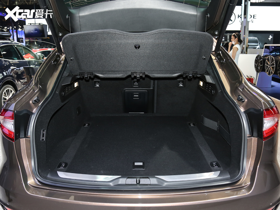 2020Levante 3.0T ၆