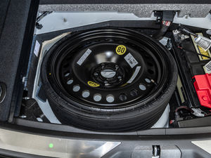 2020款3.0T 标准版 备胎
