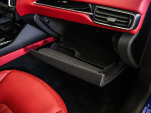 2020款3.0T 标准版 手套箱