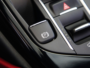 2020款3.0T 标准版 驻车制动器