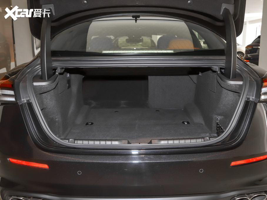 2022Ghibli 2.0T GThâ