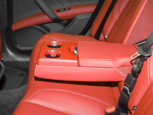 2022款2.0T GT锋芒版 后排中央扶手