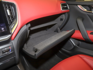 2022款2.0T GT锋芒版 手套箱