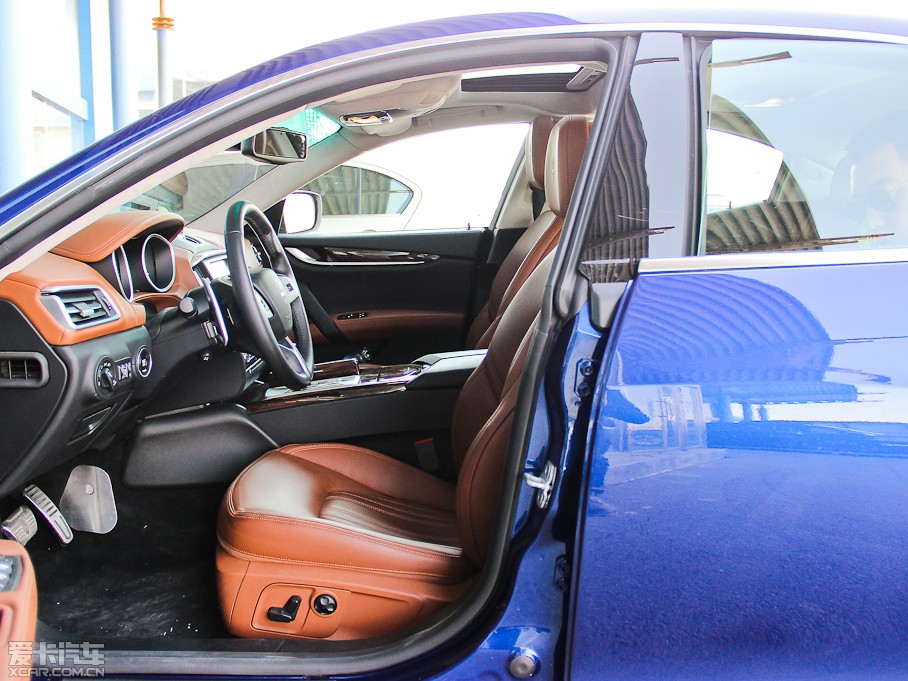 2014��Ghibli 3.0T S Q4