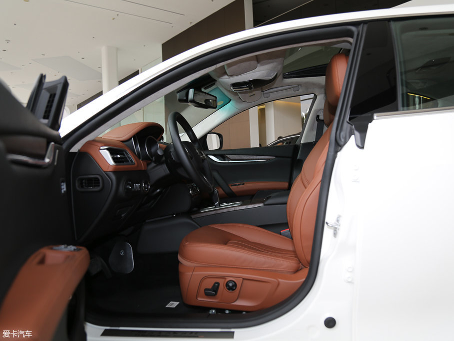 2014��Ghibli 3.0T S