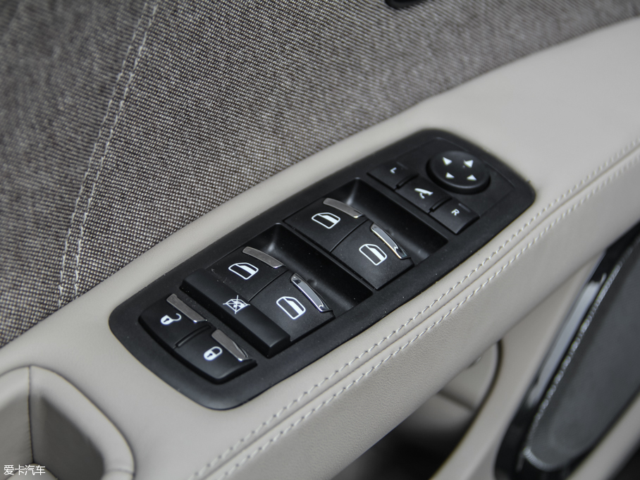 2015��� ���၆������