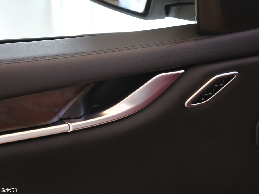 2018��Ghibli 3.0T 350Hp ���A��