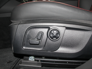 2018款3.0T 350Hp 标准版 主驾驶座椅调节