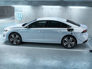 2019款HYBRID 整体外观
