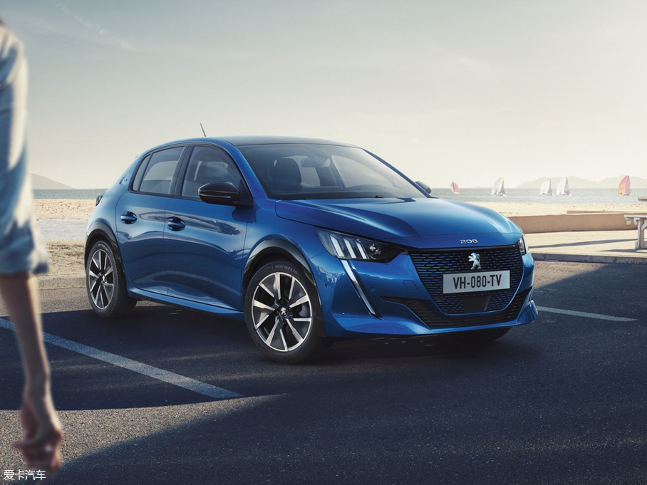 2019�����e-208 GT