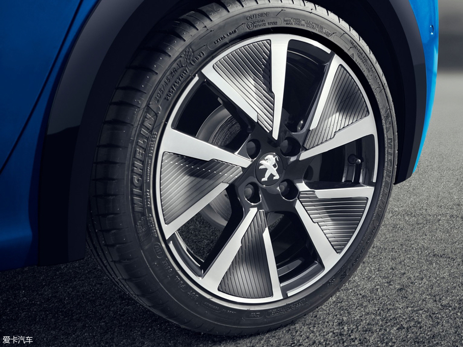 2019�����e-208 GT