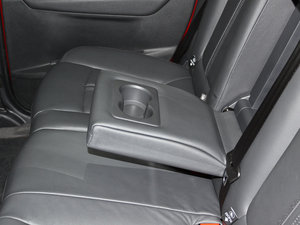 2011款1.6T 豪华版 后排中央扶手