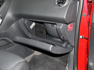 2011款1.6T 豪华版 手套箱