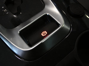 2011款1.6T 豪华版 驻车制动器