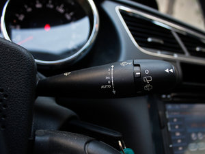 2011款1.6T 豪华版 中控区