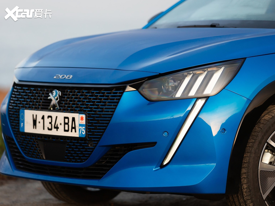 2019�����e-208 GT