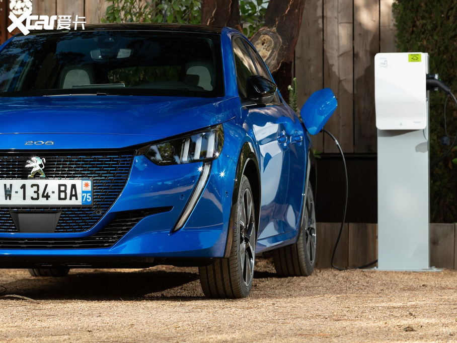 2019�����e-208 GT