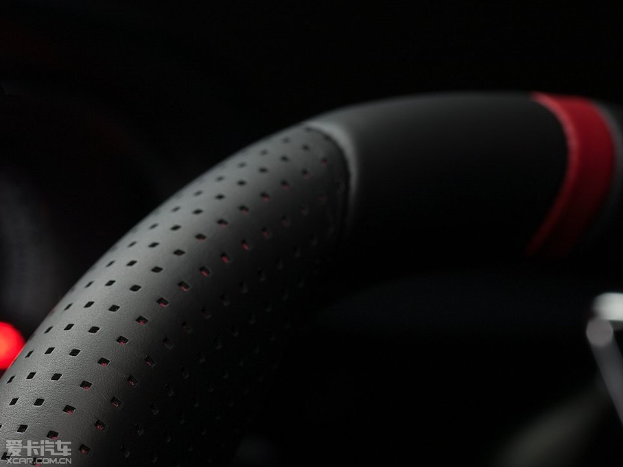 2014�����208 GTI