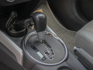 2013款2.0L 四驱豪华版  换挡杆