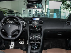 2014款1.6T 自动豪华型（深色风格） 内饰全景