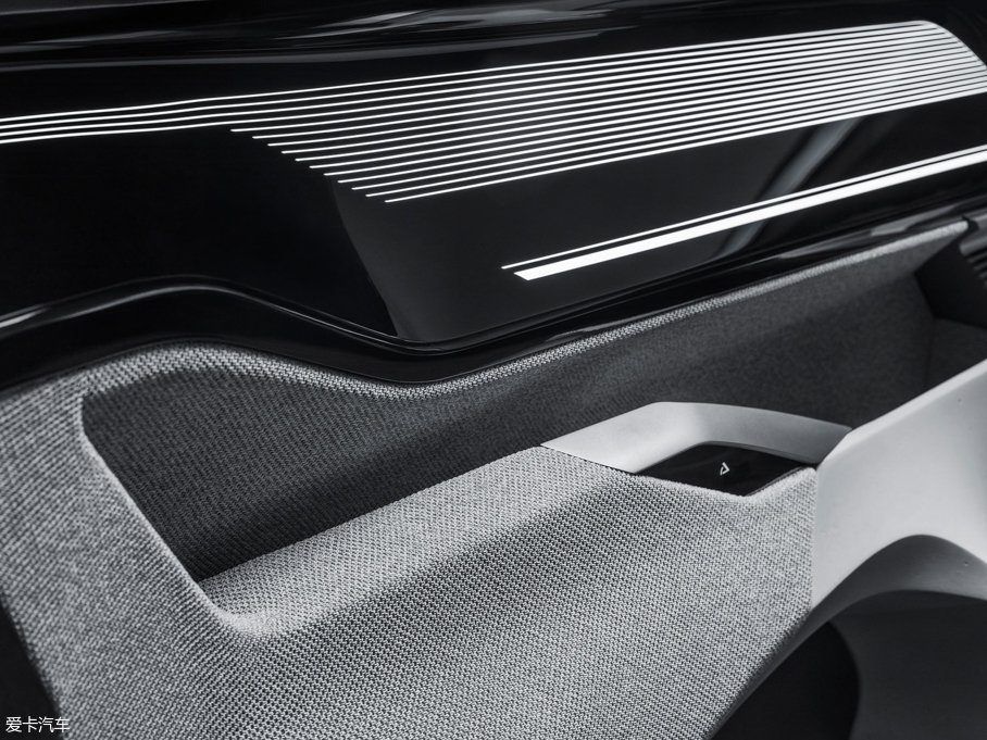 2017�����Instinct ����܇